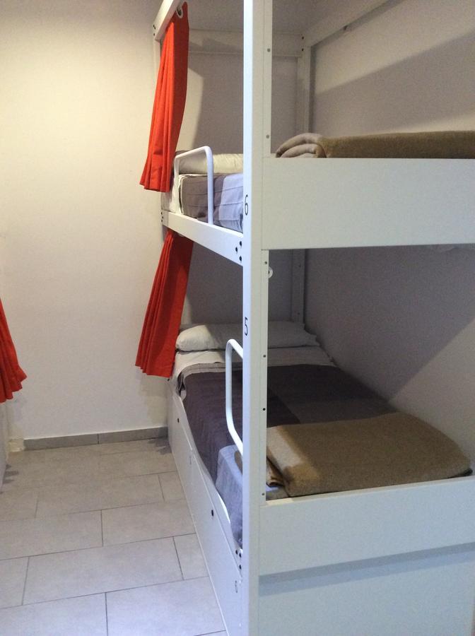 Cama Individual en habitación compartida de 12 camas